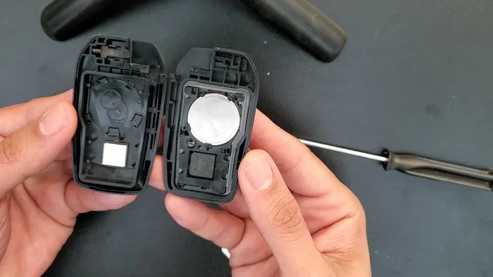 how to change the battery in a toyota key fob easily